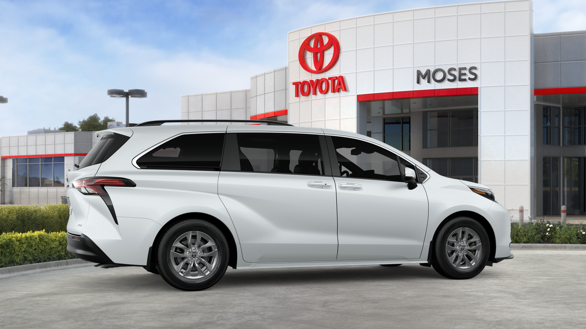2026 Toyota Sienna XLE 8-Passenger