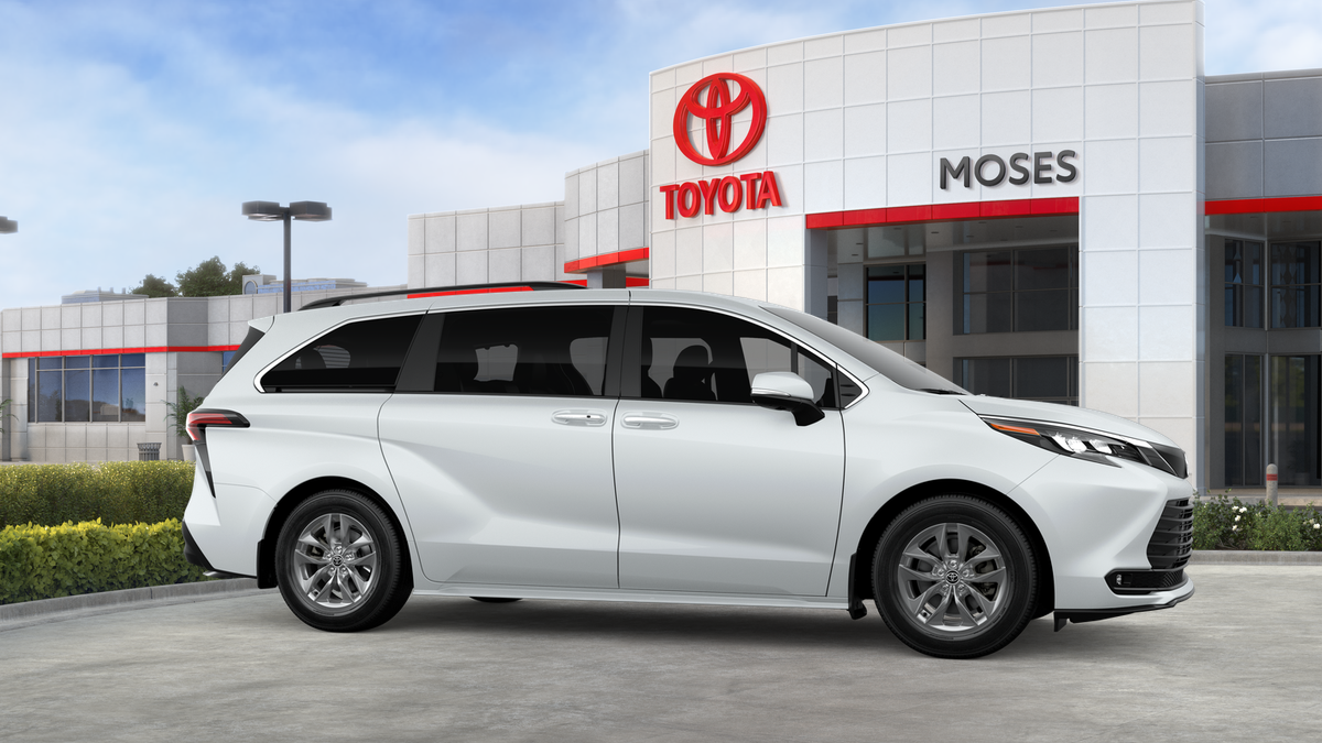 2026 Toyota Sienna XLE 8-Passenger