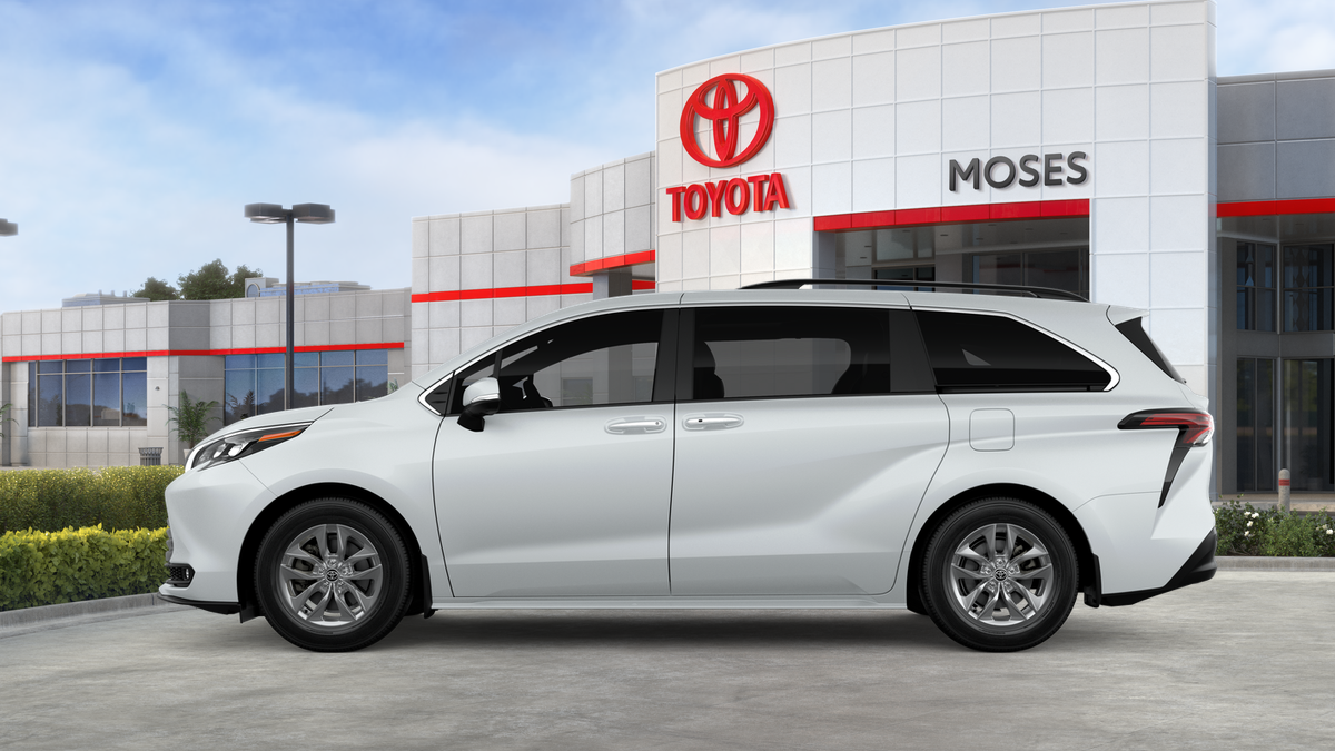 2026 Toyota Sienna XLE 8-Passenger